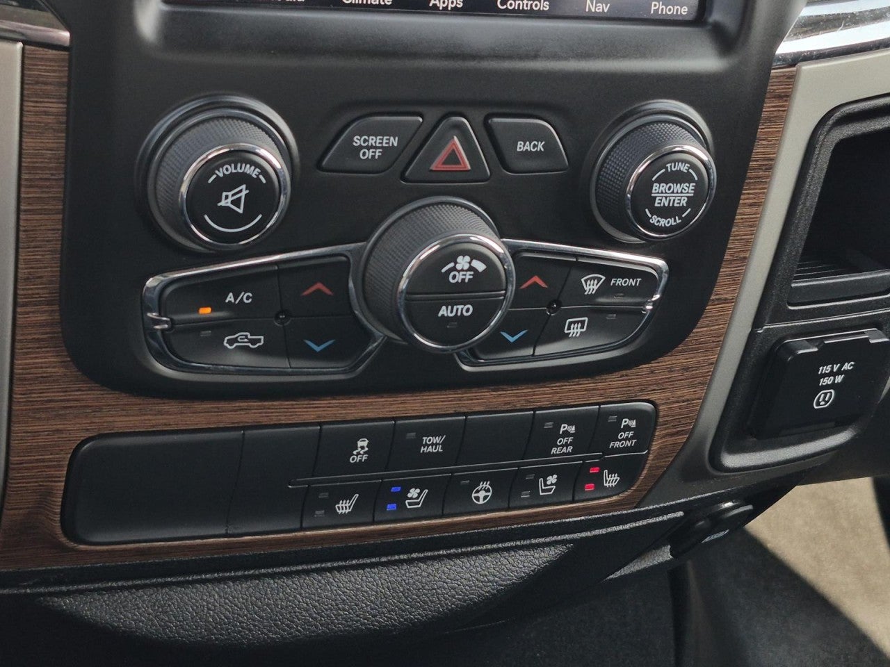 2018 RAM 1500 Laramie Crew Cab 4x4 5'7" Box