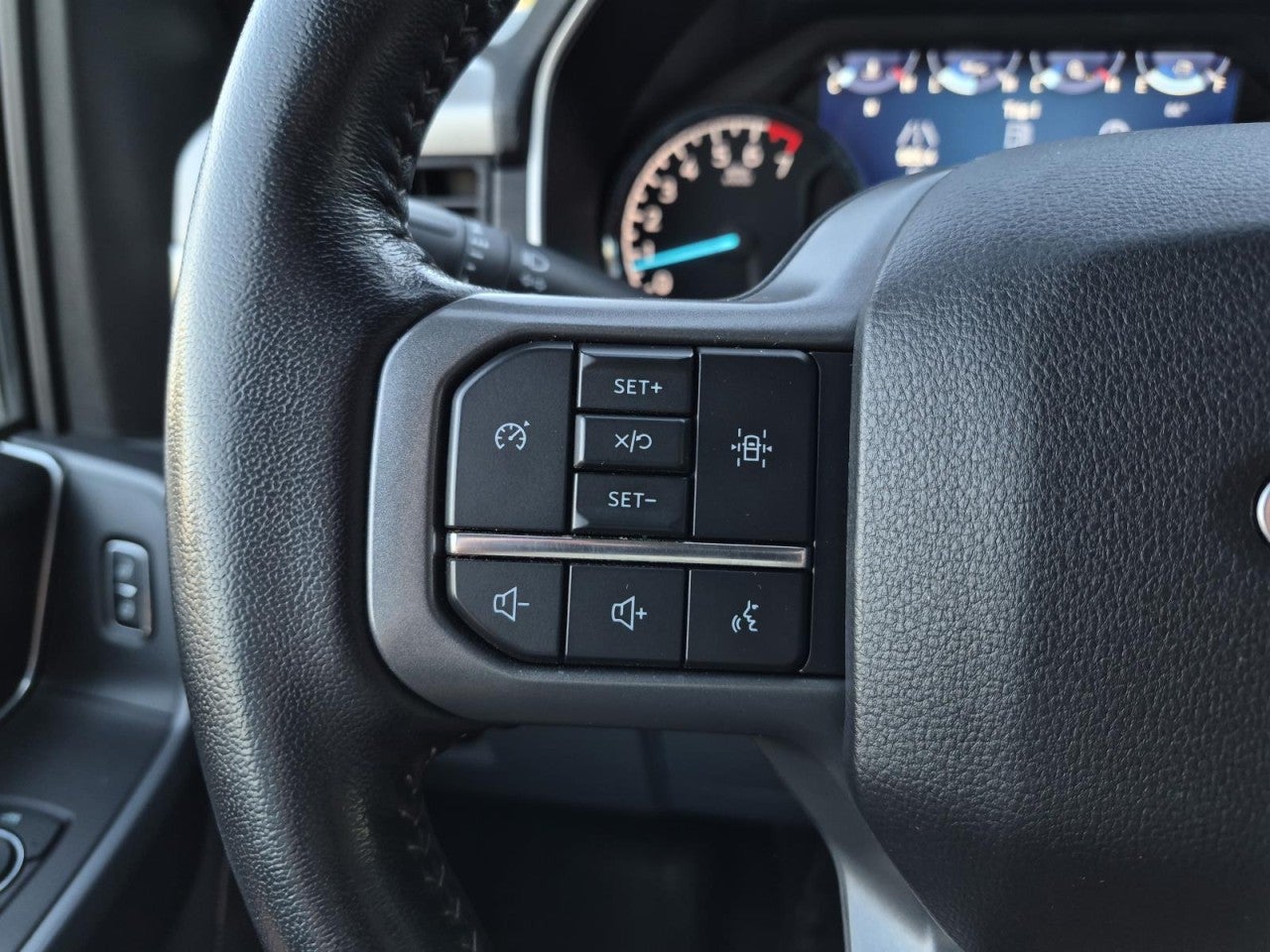 2022 Ford F-150 XLT - Photo 17
