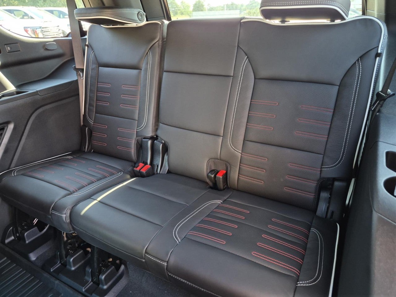 2026 GMC Yukon AT4 Ultimate - Photo 13