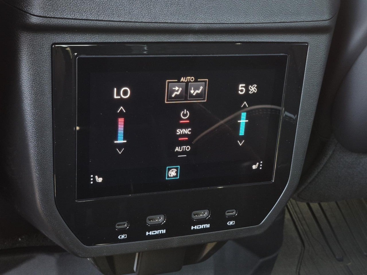 2026 GMC Yukon AT4 Ultimate - Photo 14