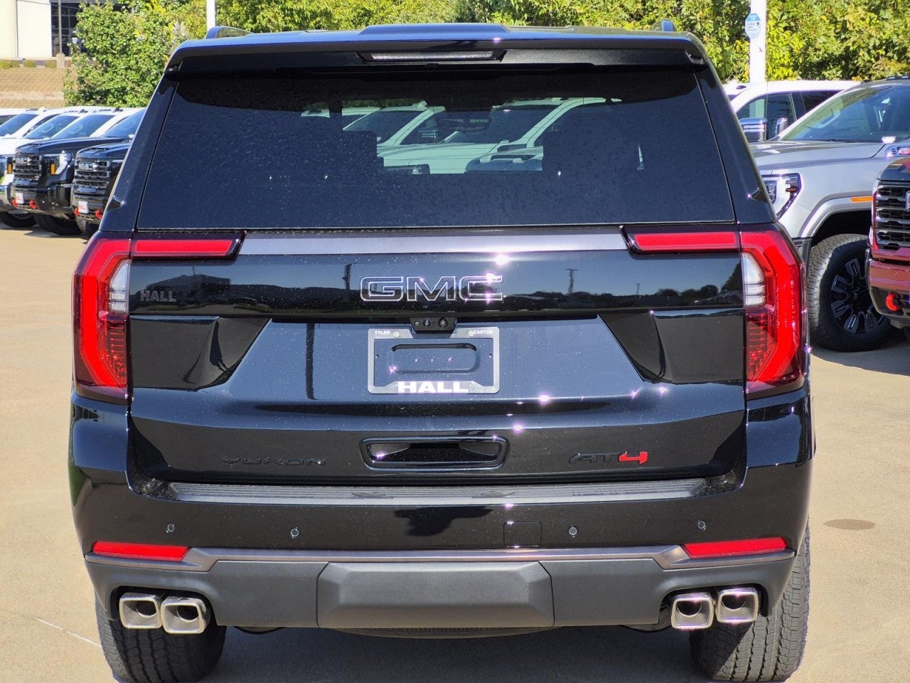 2026 GMC Yukon AT4 Ultimate - Photo 4