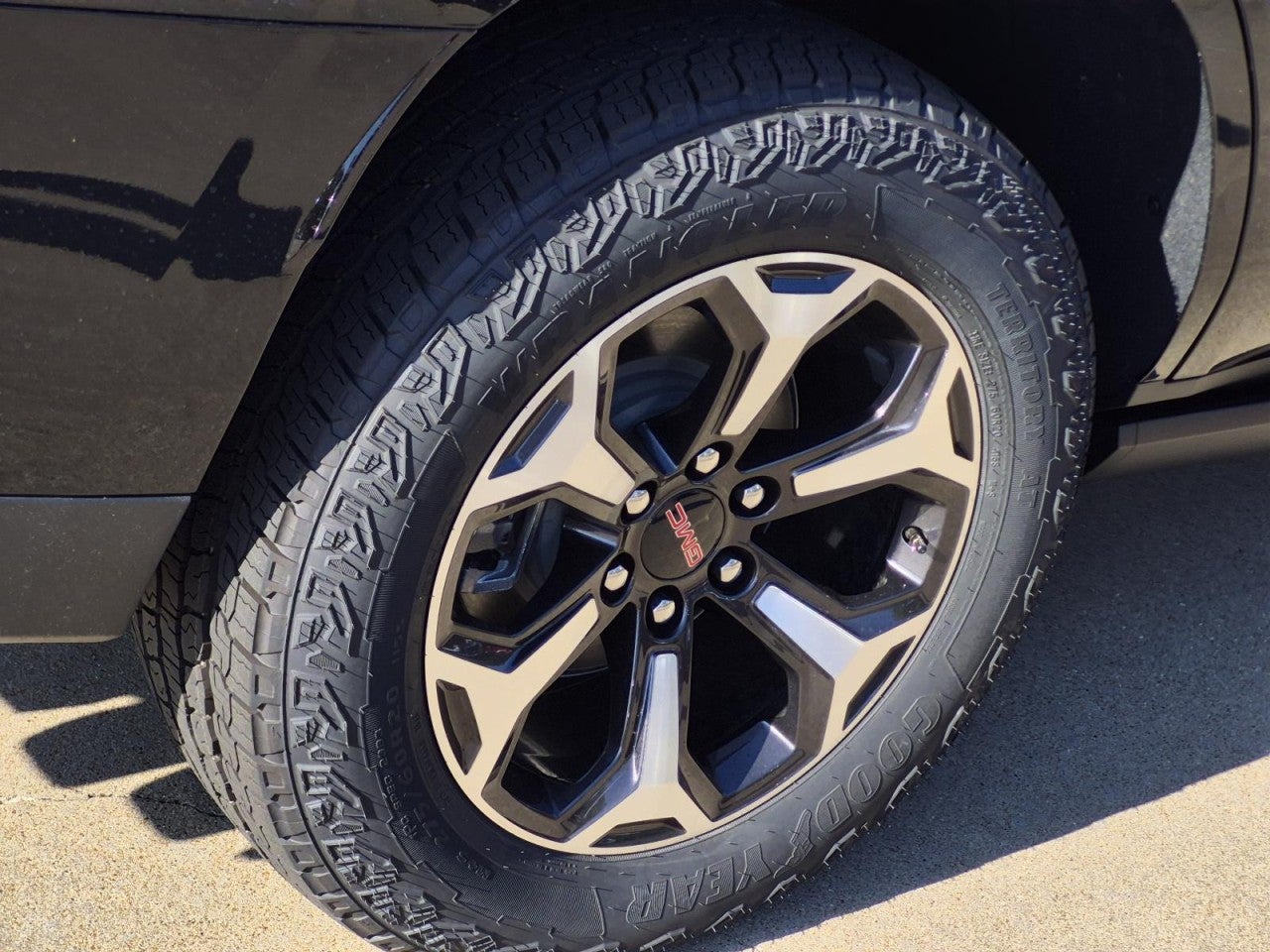 2026 GMC Yukon AT4 Ultimate - Photo 5