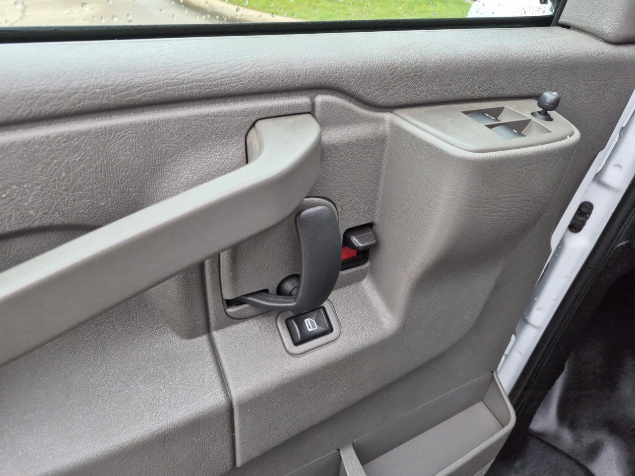 2024 GMC Savana Cargo Work Van - Photo 13