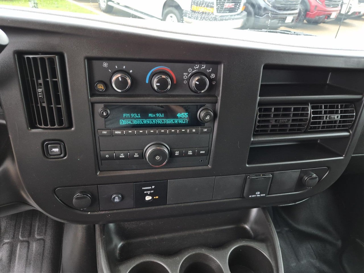 2024 GMC Savana Cargo Work Van - Photo 17