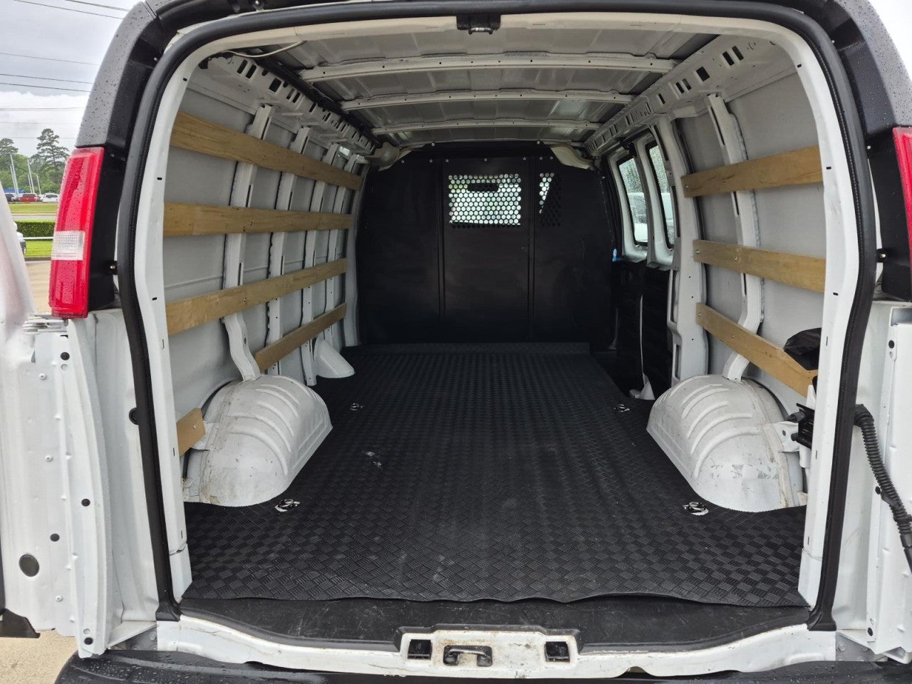 2024 GMC Savana Cargo Work Van - Photo 7