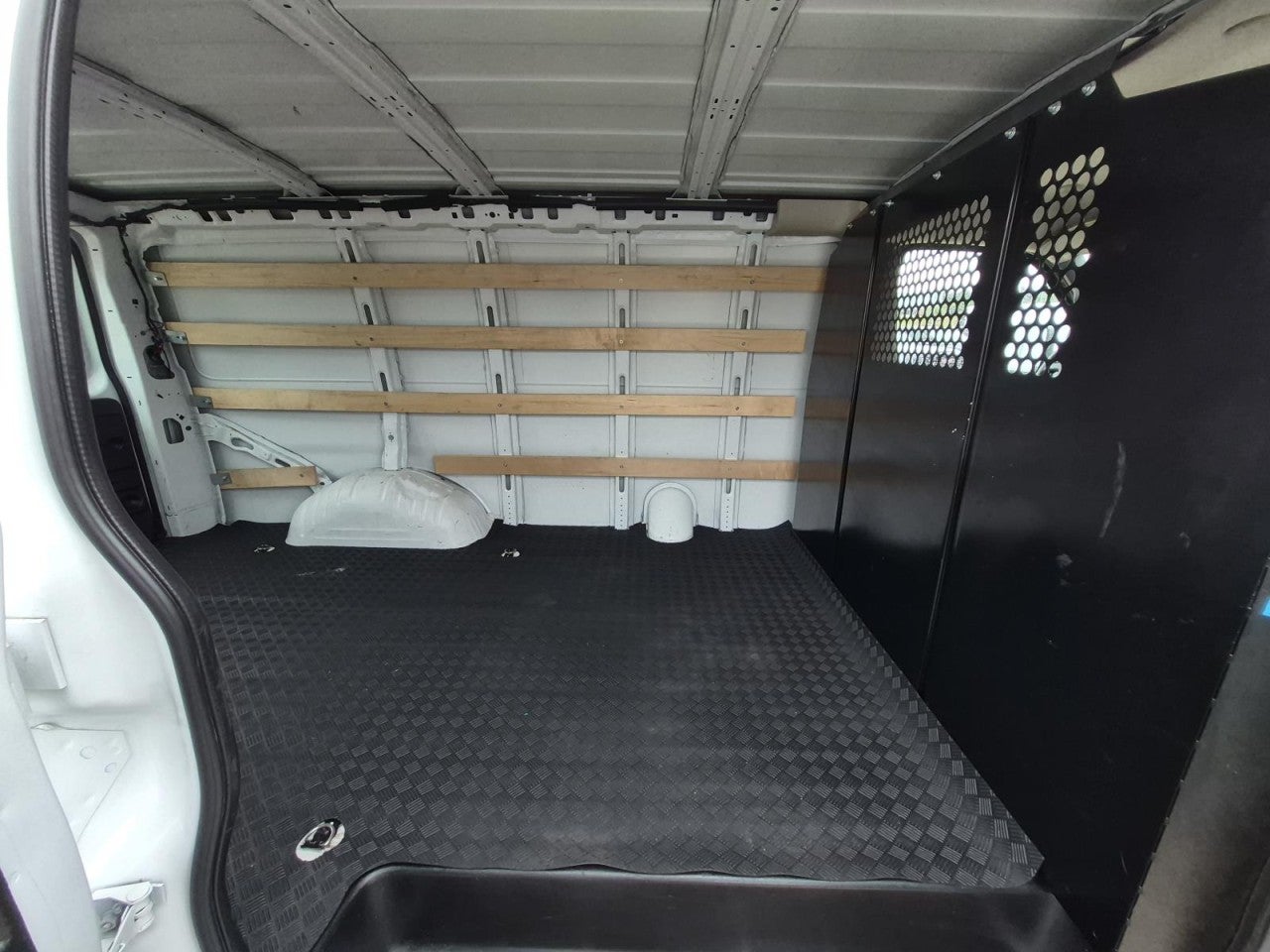 2024 GMC Savana Cargo Work Van - Photo 8