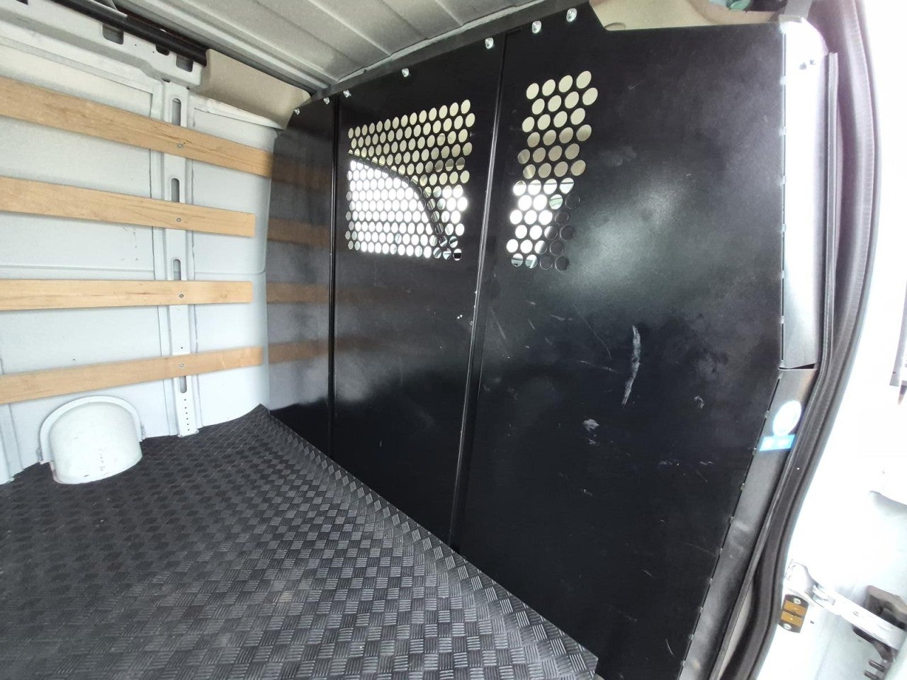 2024 GMC Savana Cargo Work Van - Photo 9