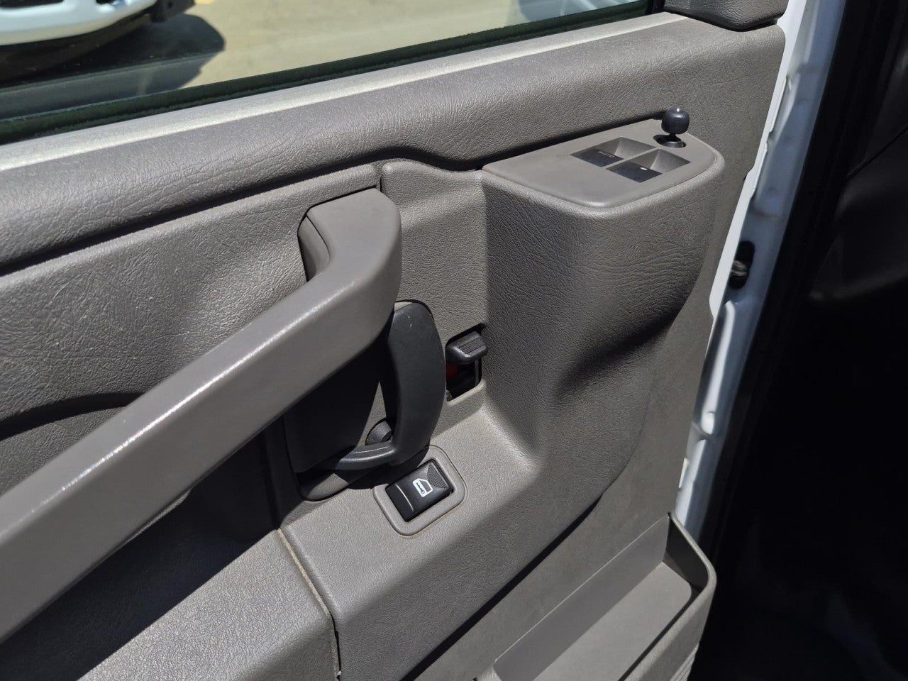2024 GMC Savana Cargo Work Van - Photo 13