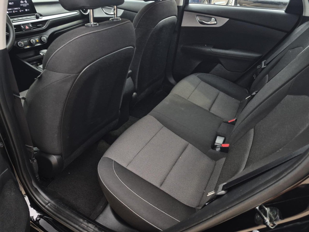 2023 Kia Forte LXS - Photo 12