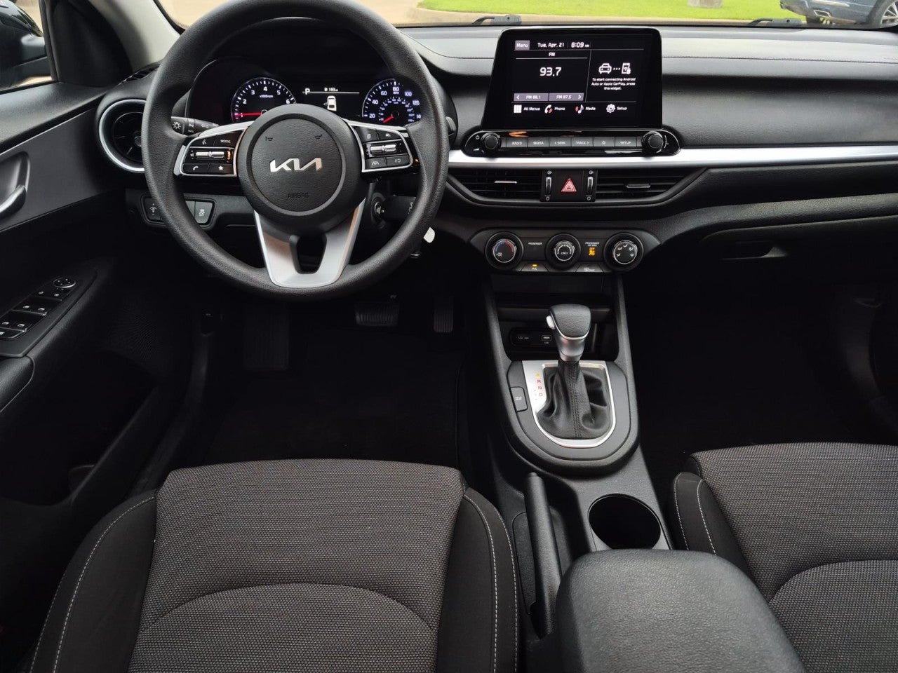 2023 Kia Forte LXS - Photo 13