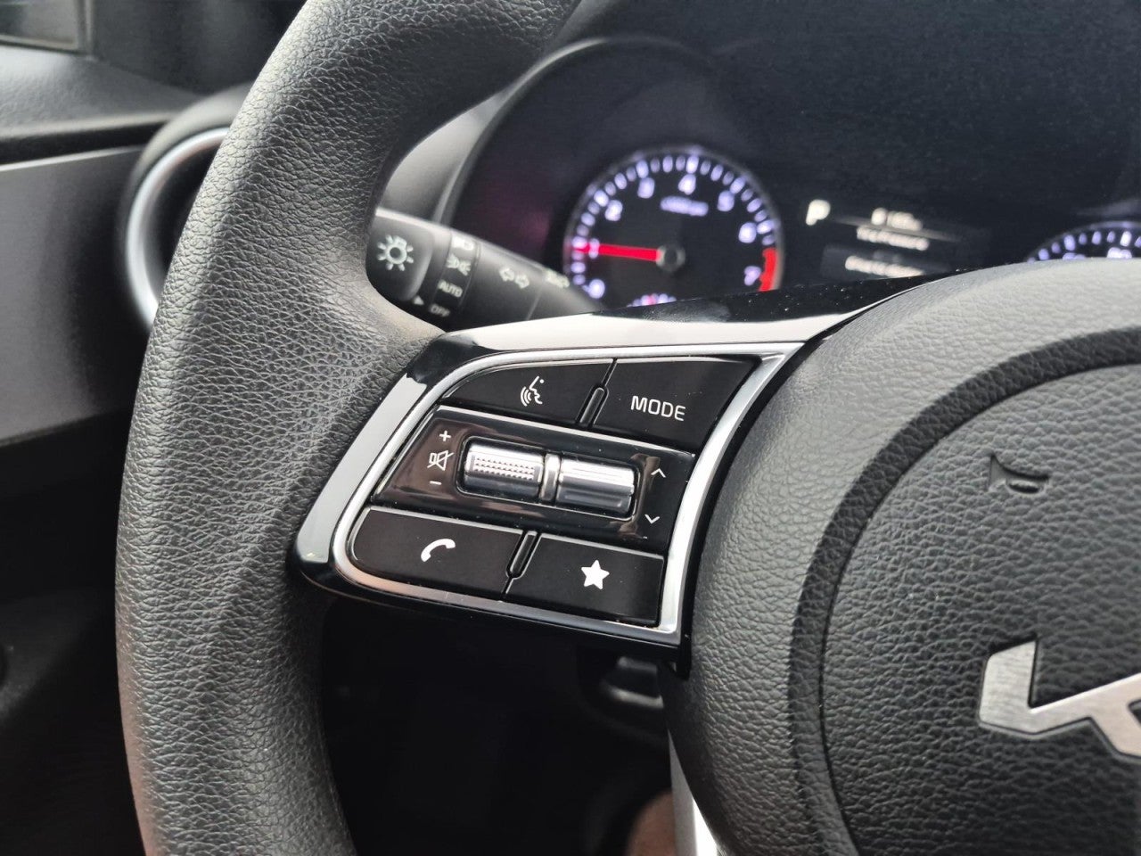 2023 Kia Forte LXS - Photo 16