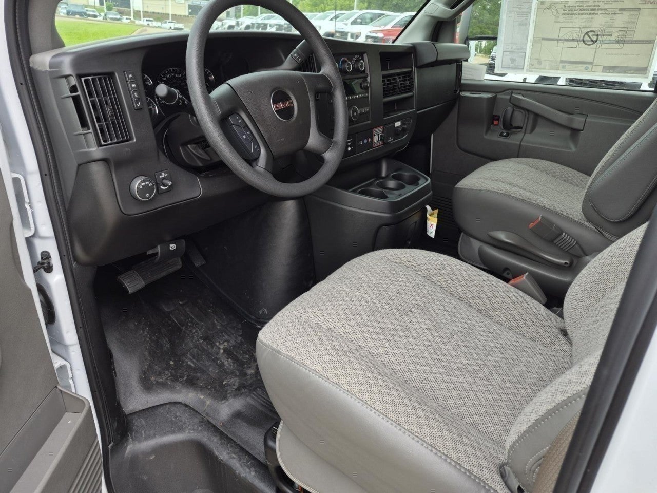 2026 GMC Savana Cutaway 3500 1WT