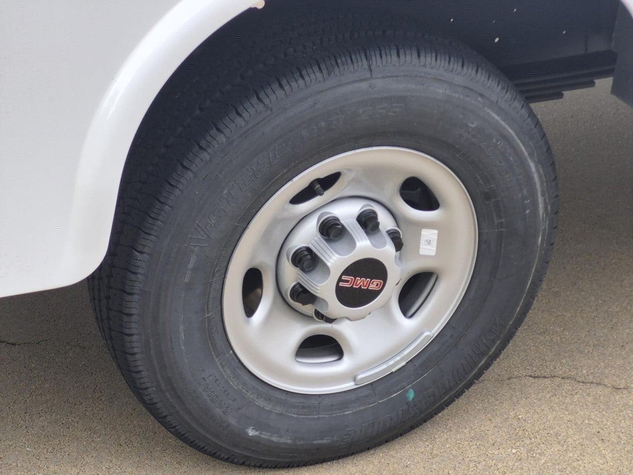 2026 GMC Savana Cutaway 3500 1WT