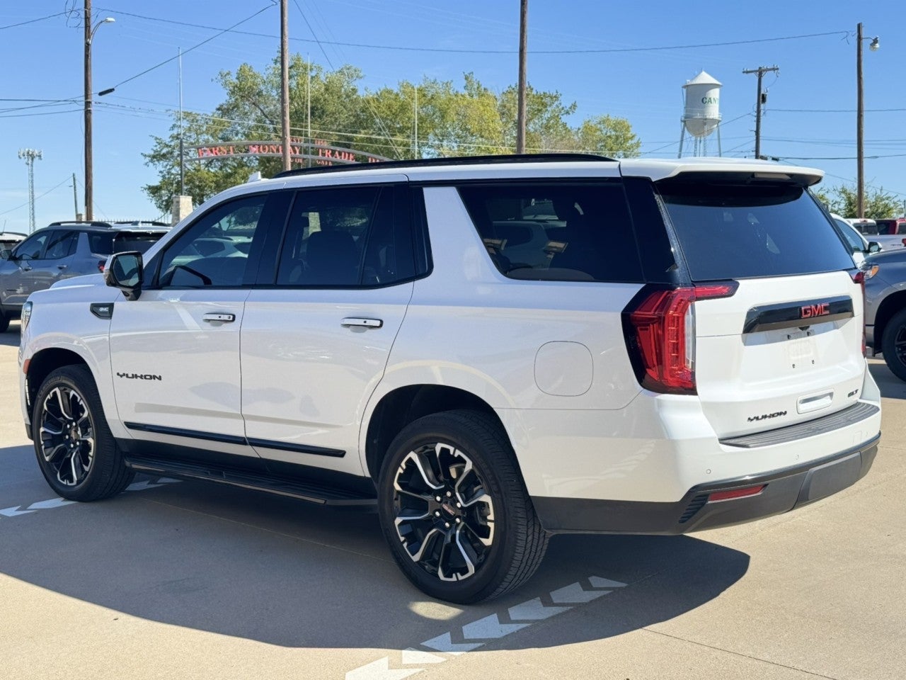 2023 GMC Yukon SLT