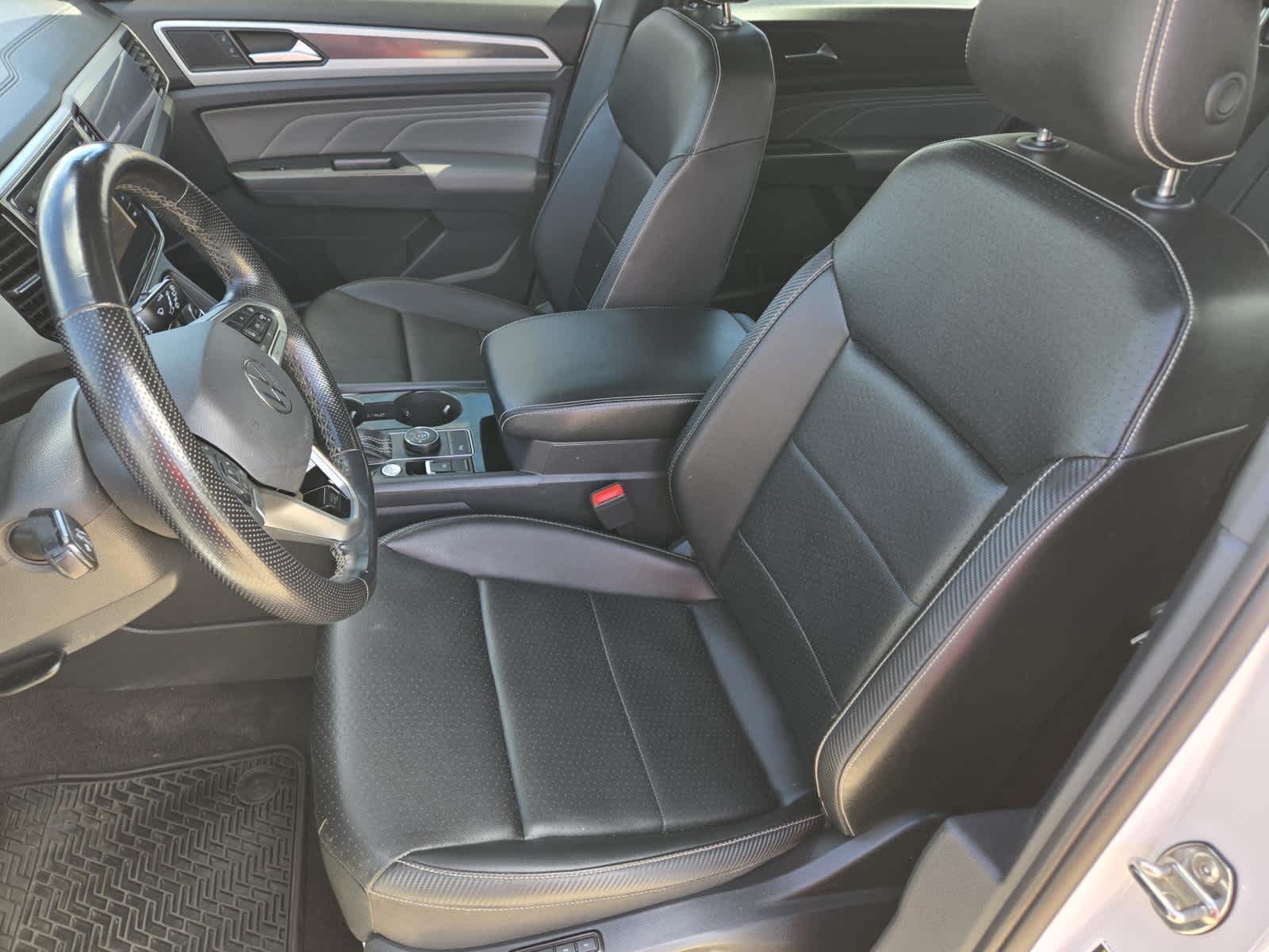 2023 Volkswagen Atlas Cross Sport 2.0T SEL R-Line Black