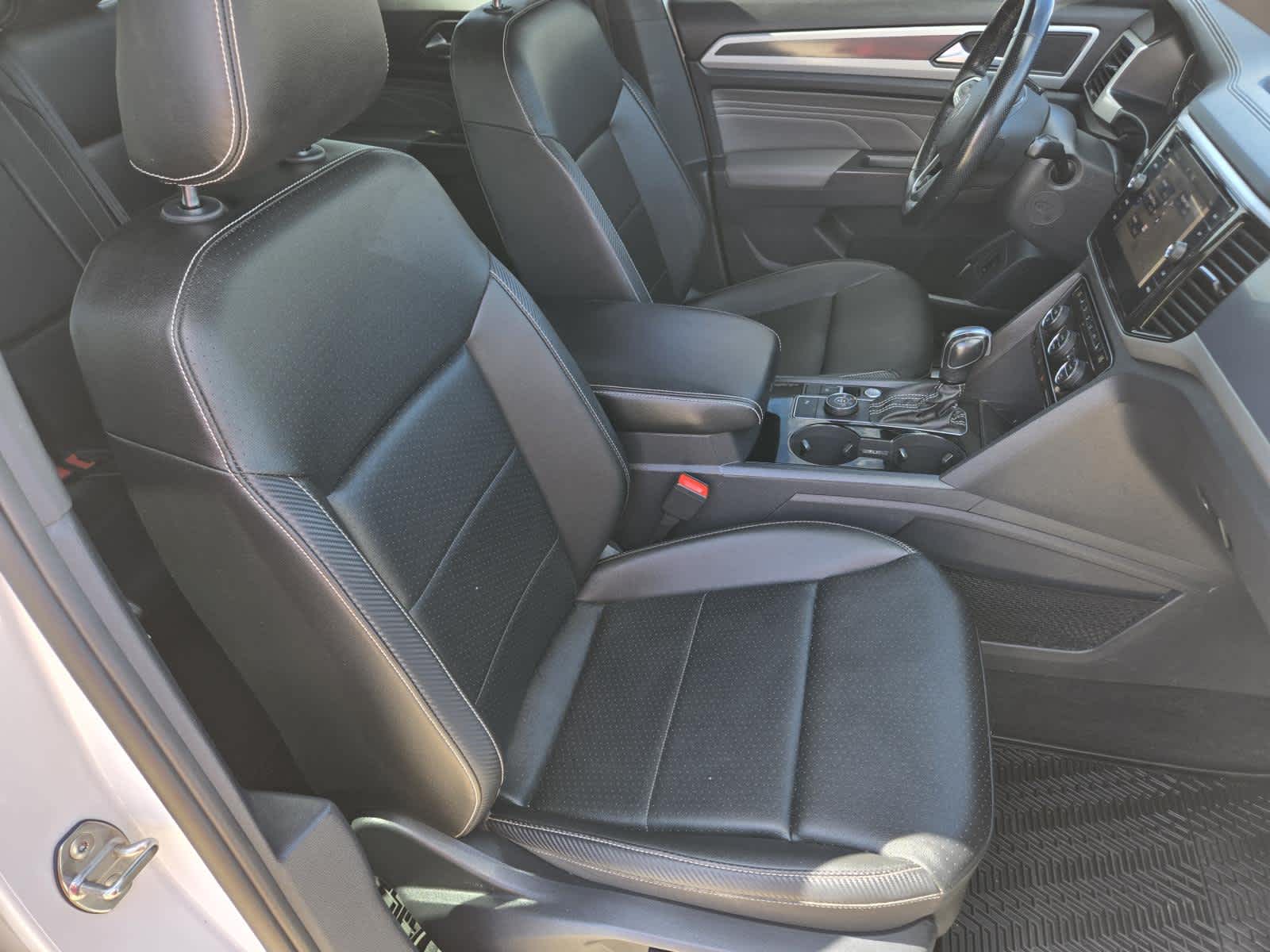 2023 Volkswagen Atlas Cross Sport 2.0T SEL R-Line Black