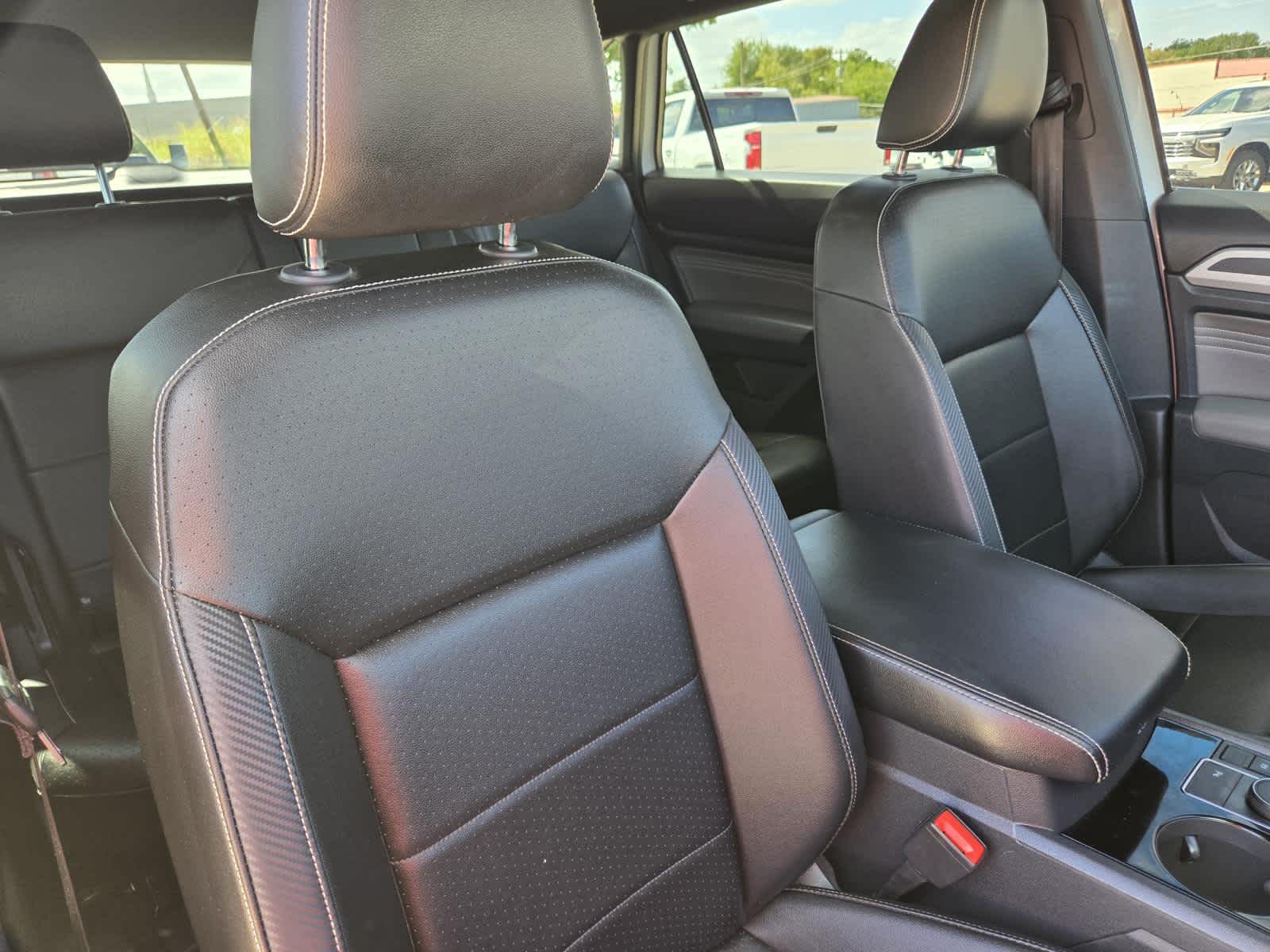 2023 Volkswagen Atlas Cross Sport 2.0T SEL R-Line Black