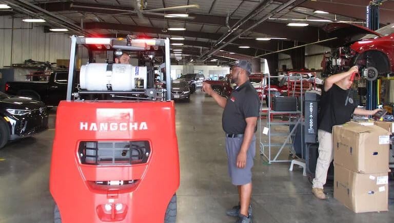 hall-collision-center-garage